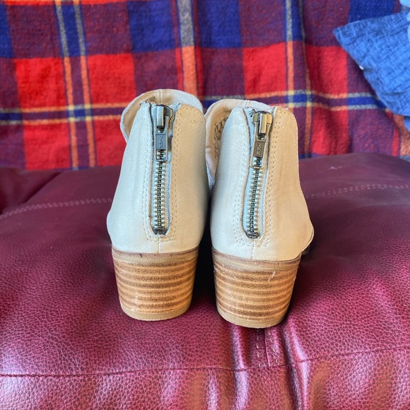 NWOT womans leather bootie. Size 7.5 1- 3/4 inch stacked heel. Real leather - Picture 3 of 3